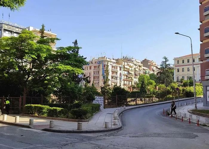 Luxury Art Deco 1-bed In Saloniki